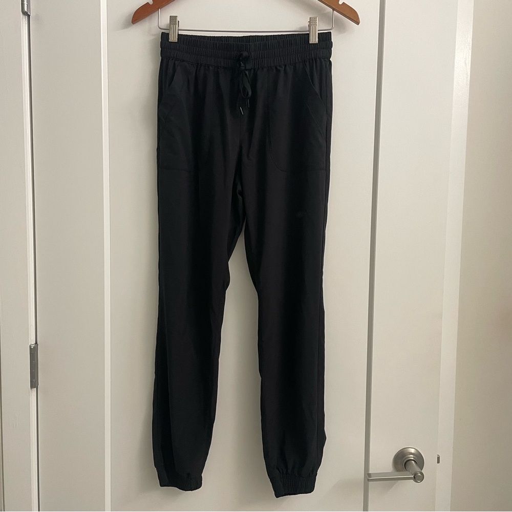 Aritzia TNA black joggers Size S #athleisure #activewear